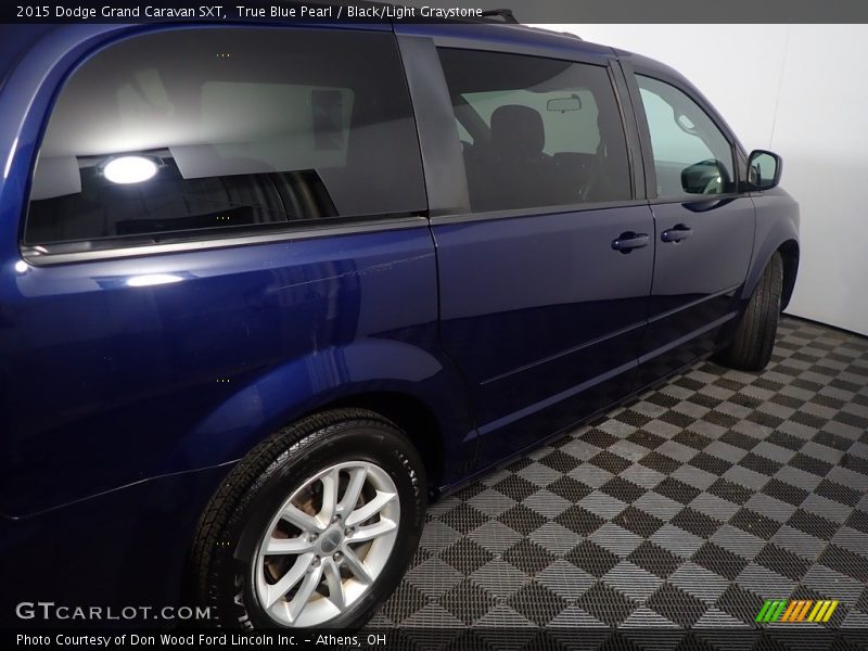 True Blue Pearl / Black/Light Graystone 2015 Dodge Grand Caravan SXT