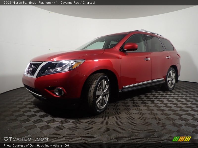 Cayenne Red / Charcoal 2016 Nissan Pathfinder Platinum 4x4