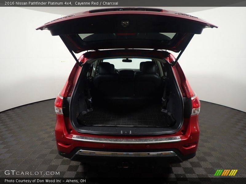 Cayenne Red / Charcoal 2016 Nissan Pathfinder Platinum 4x4