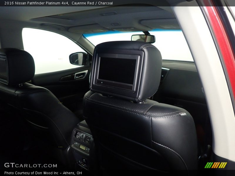 Cayenne Red / Charcoal 2016 Nissan Pathfinder Platinum 4x4
