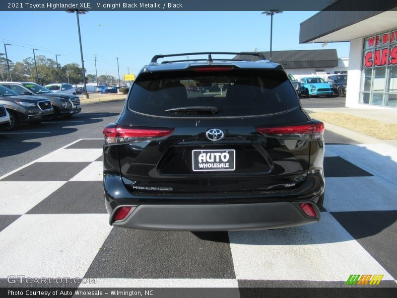 Midnight Black Metallic / Black 2021 Toyota Highlander XLE