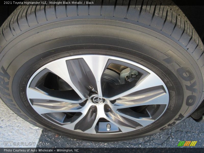 Midnight Black Metallic / Black 2021 Toyota Highlander XLE