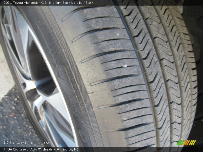 Midnight Black Metallic / Black 2021 Toyota Highlander XLE