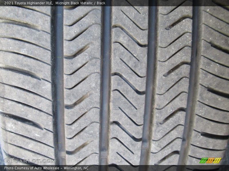 Midnight Black Metallic / Black 2021 Toyota Highlander XLE