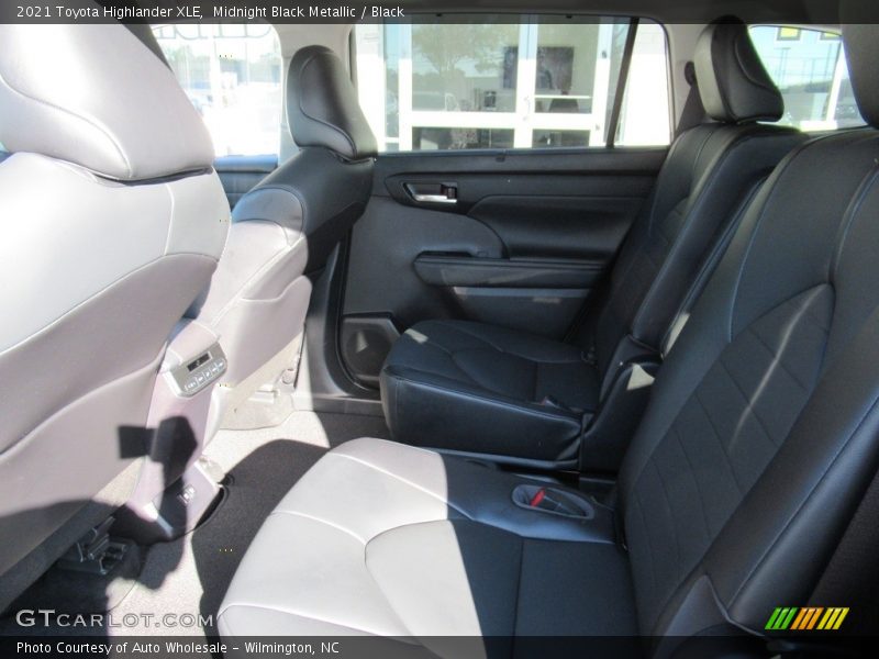 Midnight Black Metallic / Black 2021 Toyota Highlander XLE