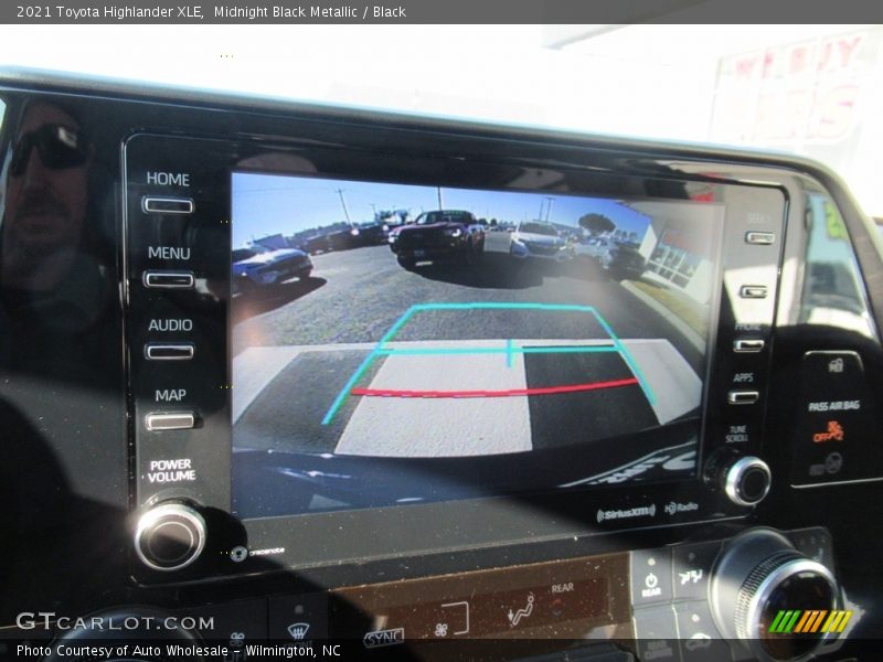 Midnight Black Metallic / Black 2021 Toyota Highlander XLE