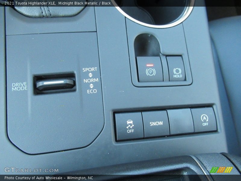 Midnight Black Metallic / Black 2021 Toyota Highlander XLE
