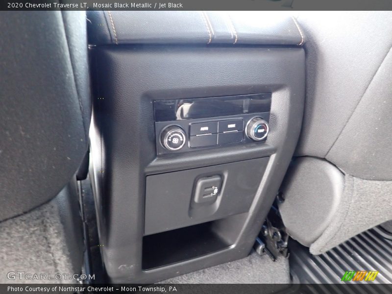 Mosaic Black Metallic / Jet Black 2020 Chevrolet Traverse LT