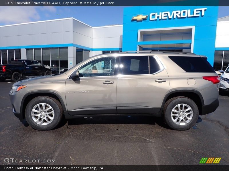 Pepperdust Metallic / Jet Black 2019 Chevrolet Traverse LT AWD