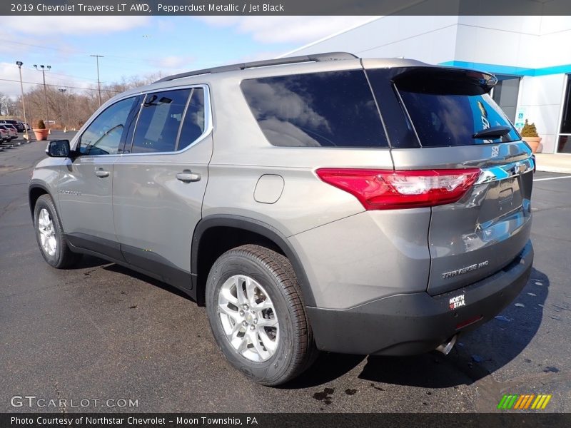 Pepperdust Metallic / Jet Black 2019 Chevrolet Traverse LT AWD