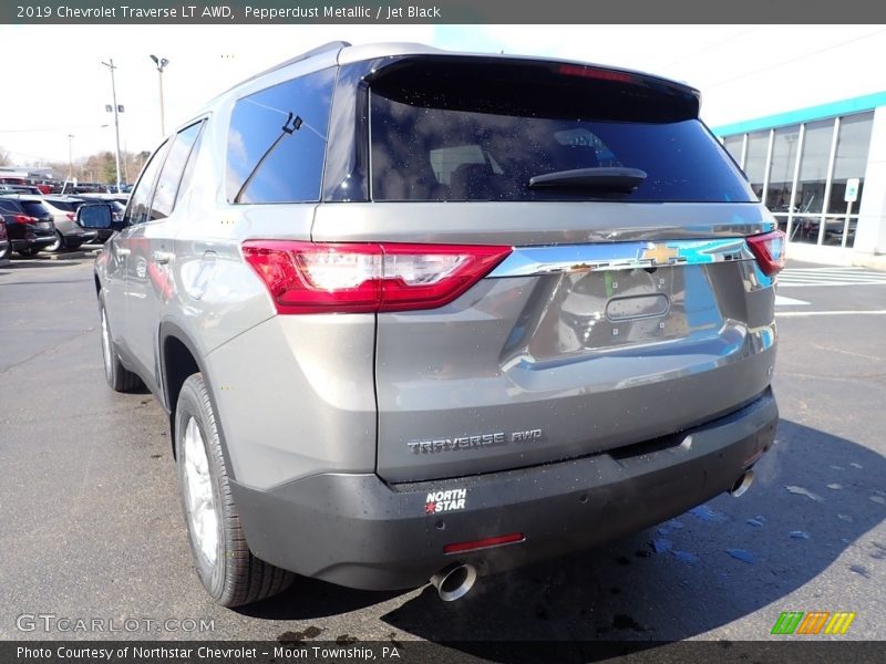 Pepperdust Metallic / Jet Black 2019 Chevrolet Traverse LT AWD