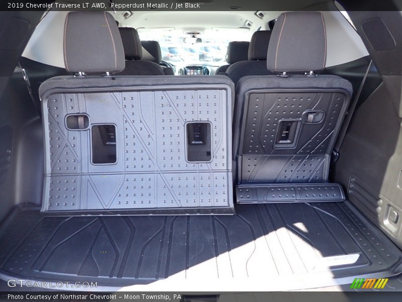 Pepperdust Metallic / Jet Black 2019 Chevrolet Traverse LT AWD
