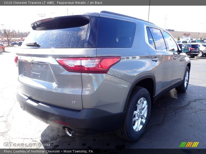 Pepperdust Metallic / Jet Black 2019 Chevrolet Traverse LT AWD