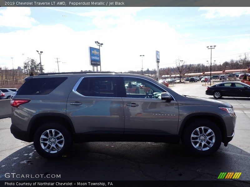 Pepperdust Metallic / Jet Black 2019 Chevrolet Traverse LT AWD