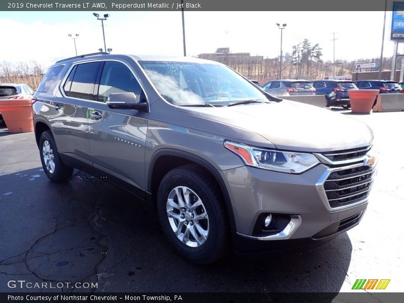 Pepperdust Metallic / Jet Black 2019 Chevrolet Traverse LT AWD