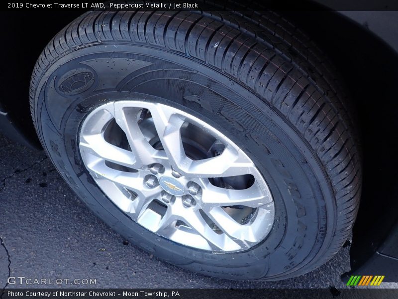 Pepperdust Metallic / Jet Black 2019 Chevrolet Traverse LT AWD