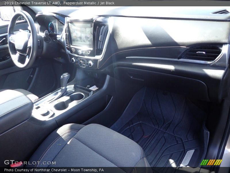 Pepperdust Metallic / Jet Black 2019 Chevrolet Traverse LT AWD