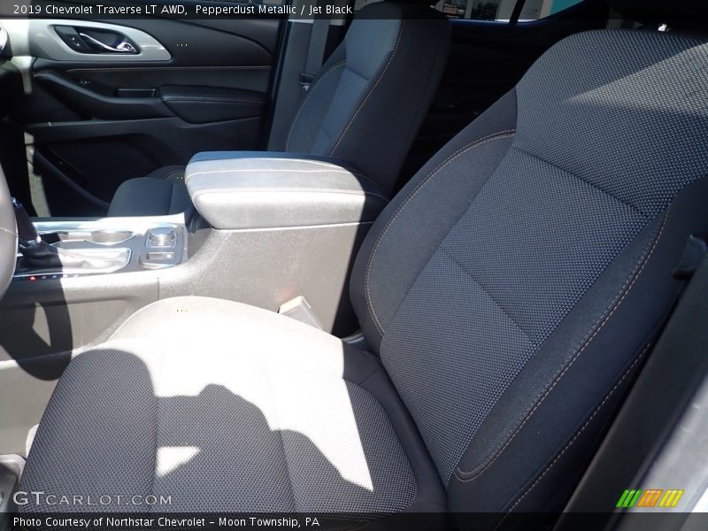 Pepperdust Metallic / Jet Black 2019 Chevrolet Traverse LT AWD