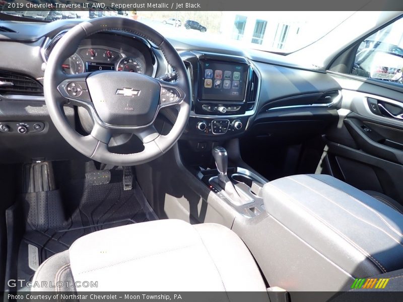 Pepperdust Metallic / Jet Black 2019 Chevrolet Traverse LT AWD