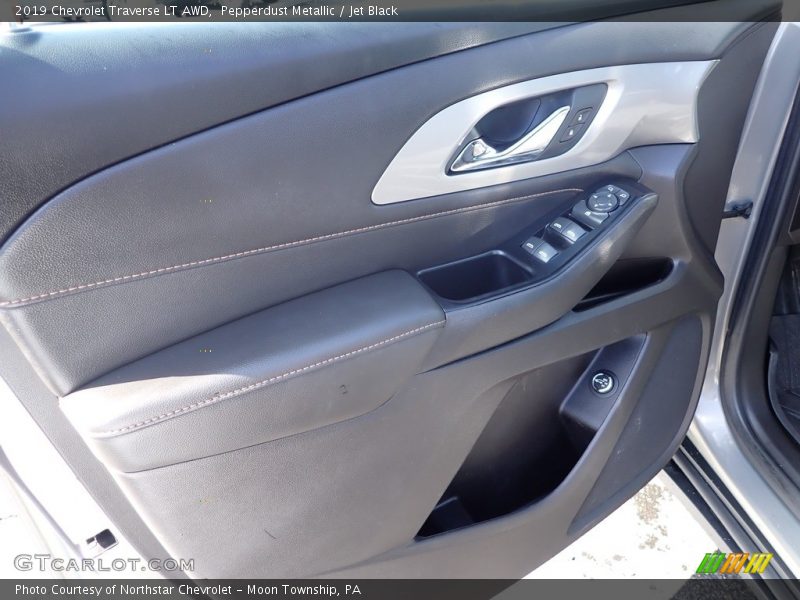 Pepperdust Metallic / Jet Black 2019 Chevrolet Traverse LT AWD