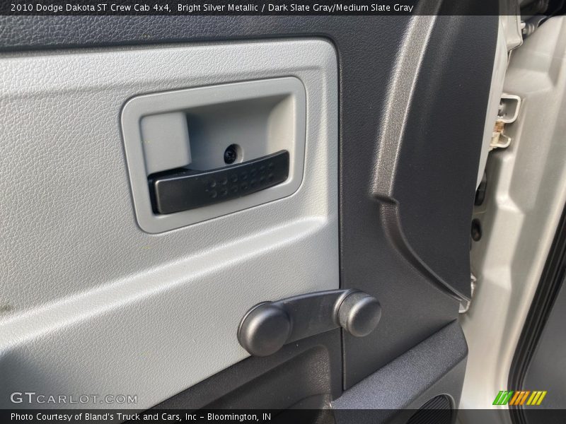 Door Panel of 2010 Dakota ST Crew Cab 4x4
