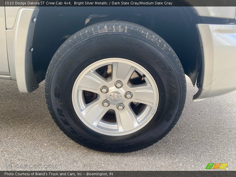 Bright Silver Metallic / Dark Slate Gray/Medium Slate Gray 2010 Dodge Dakota ST Crew Cab 4x4