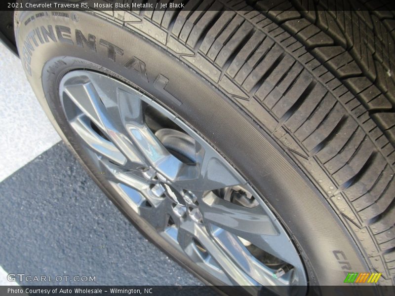 Mosaic Black Metallic / Jet Black 2021 Chevrolet Traverse RS