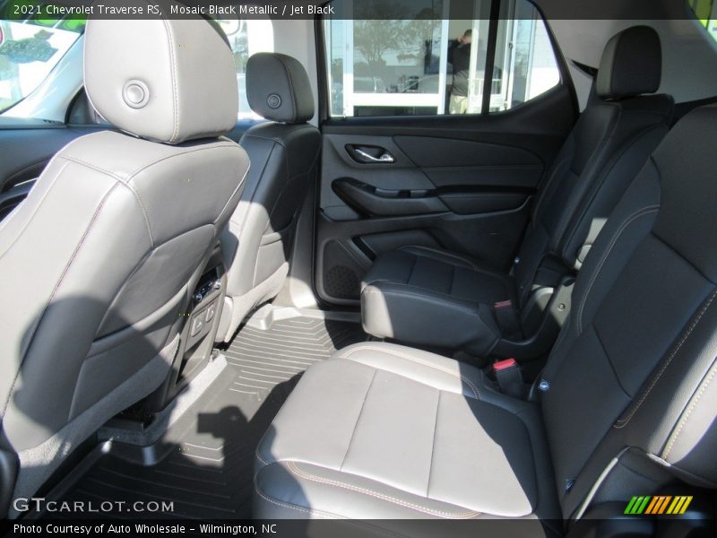 Mosaic Black Metallic / Jet Black 2021 Chevrolet Traverse RS