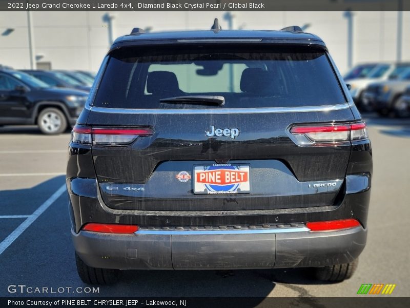 Diamond Black Crystal Pearl / Global Black 2022 Jeep Grand Cherokee L Laredo 4x4