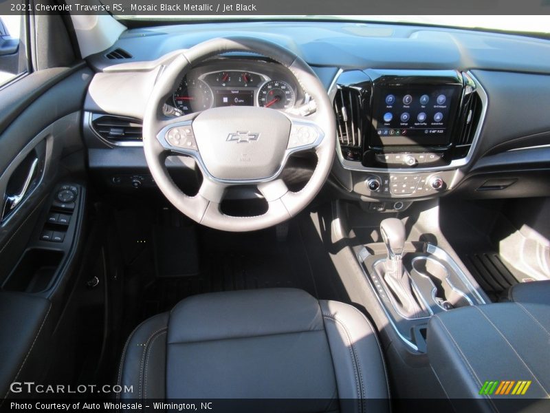 Mosaic Black Metallic / Jet Black 2021 Chevrolet Traverse RS