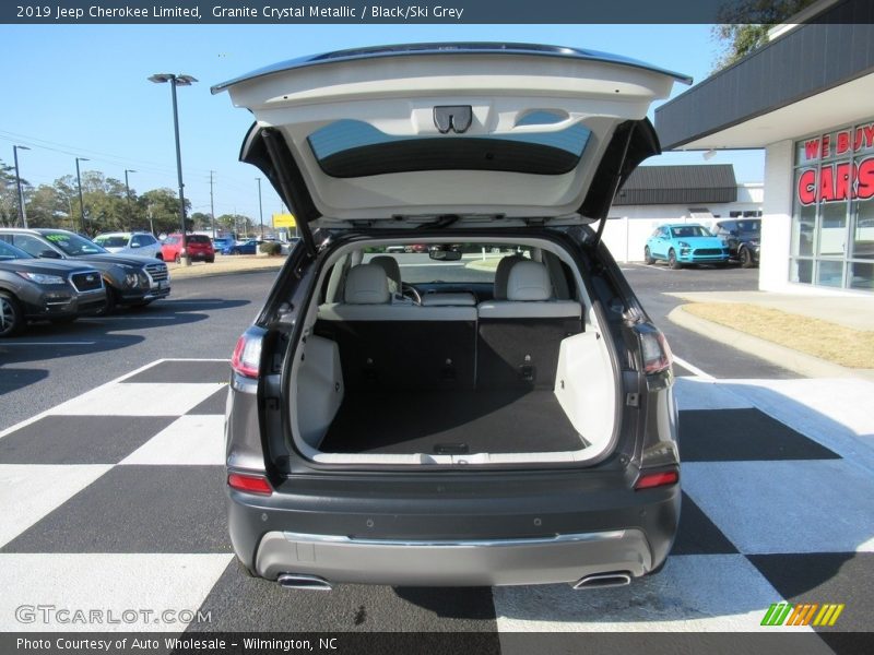Granite Crystal Metallic / Black/Ski Grey 2019 Jeep Cherokee Limited