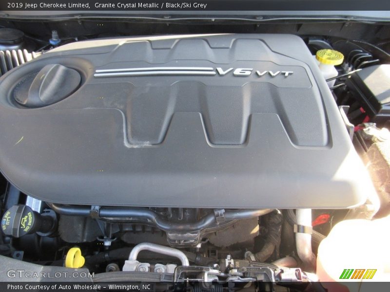 Granite Crystal Metallic / Black/Ski Grey 2019 Jeep Cherokee Limited