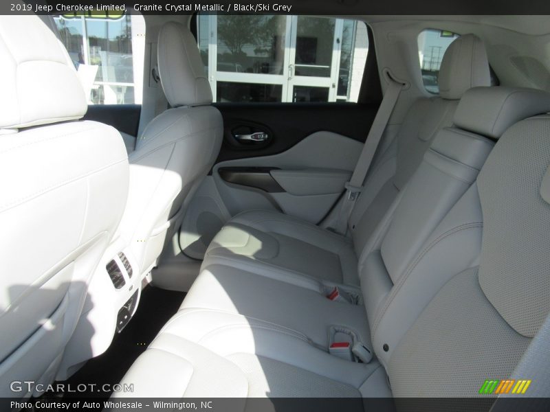 Granite Crystal Metallic / Black/Ski Grey 2019 Jeep Cherokee Limited