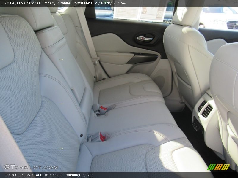 Granite Crystal Metallic / Black/Ski Grey 2019 Jeep Cherokee Limited