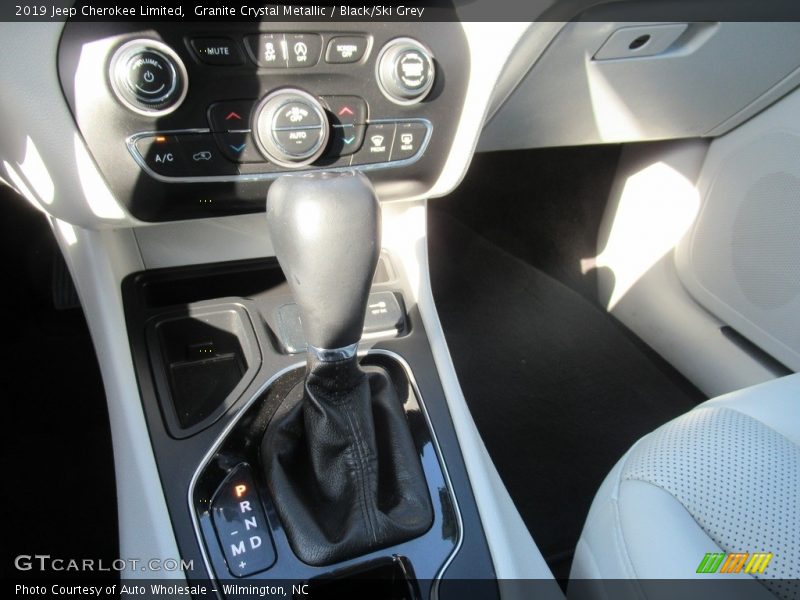 Granite Crystal Metallic / Black/Ski Grey 2019 Jeep Cherokee Limited