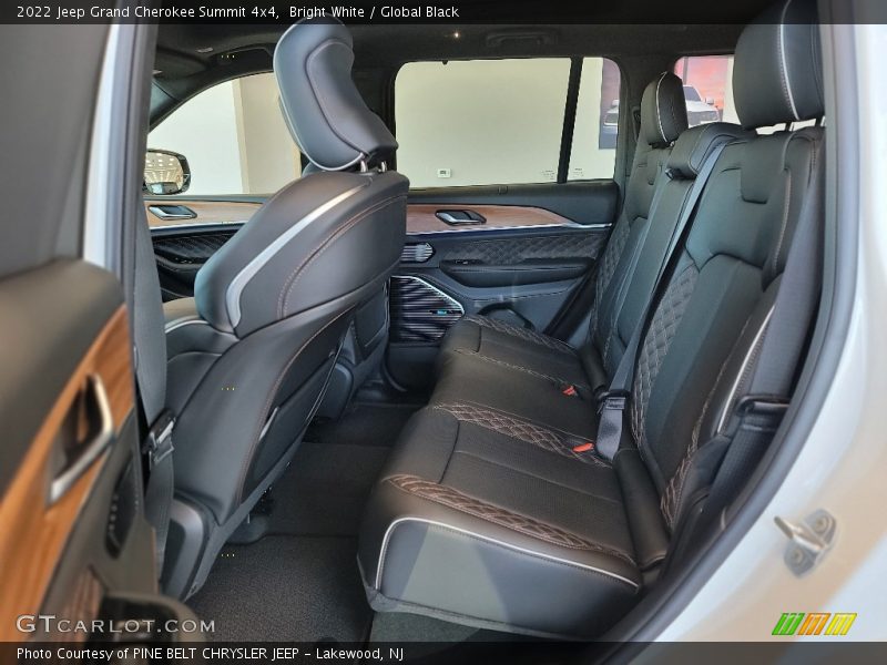 Bright White / Global Black 2022 Jeep Grand Cherokee Summit 4x4