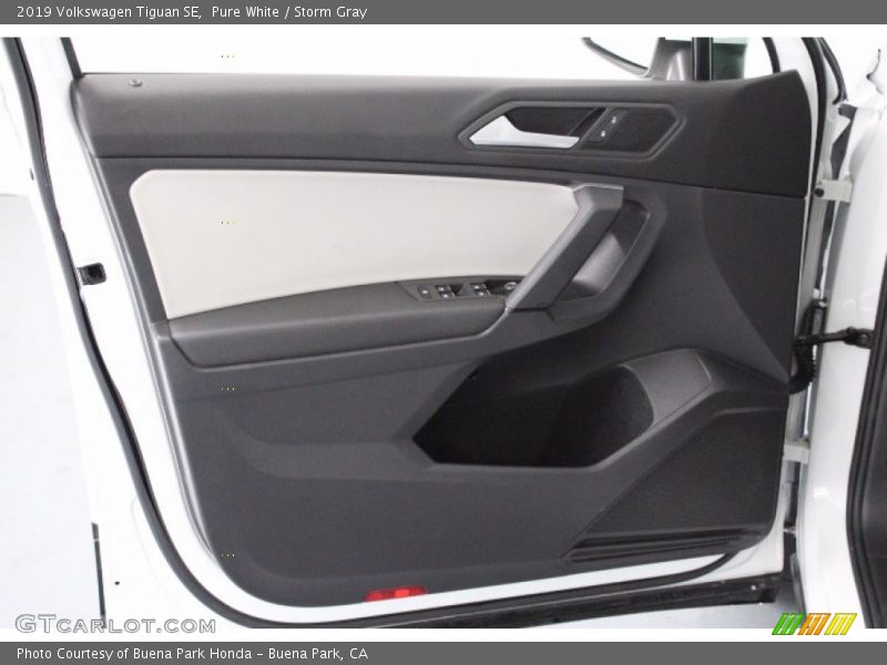 Pure White / Storm Gray 2019 Volkswagen Tiguan SE