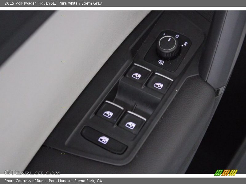 Pure White / Storm Gray 2019 Volkswagen Tiguan SE