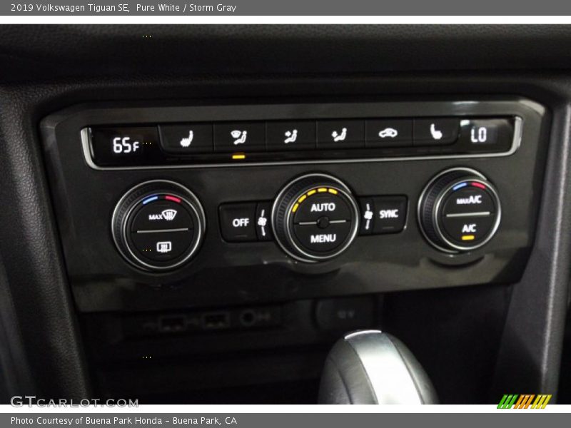 Pure White / Storm Gray 2019 Volkswagen Tiguan SE