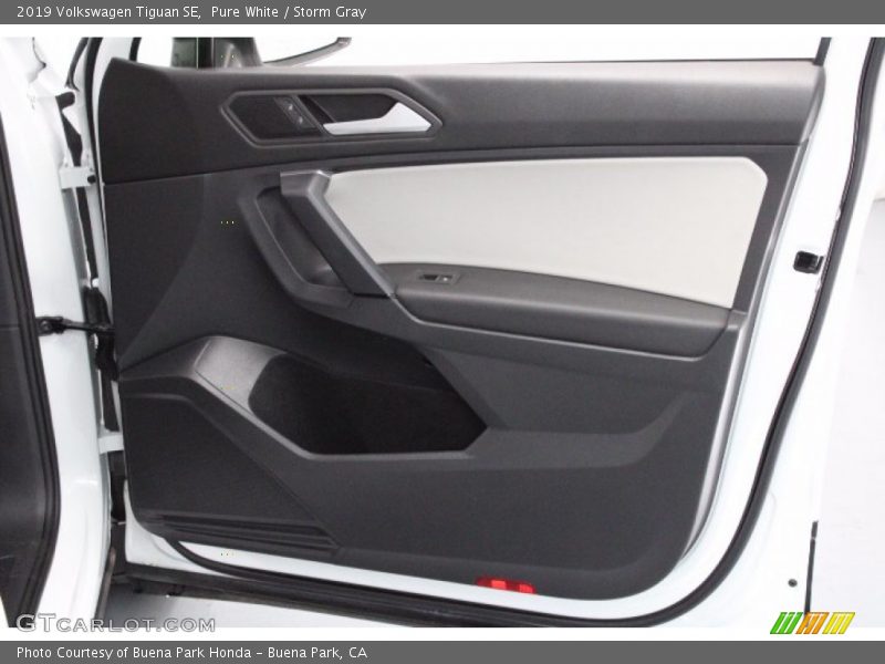 Pure White / Storm Gray 2019 Volkswagen Tiguan SE