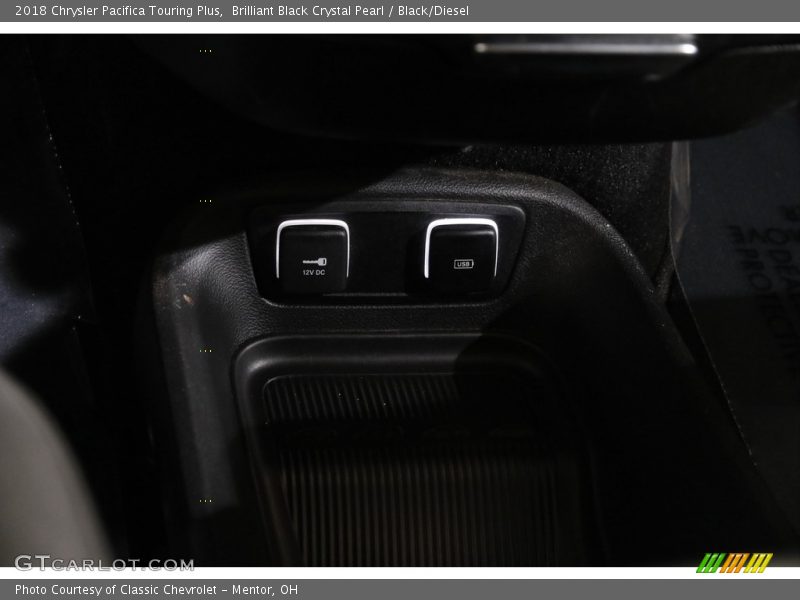 Brilliant Black Crystal Pearl / Black/Diesel 2018 Chrysler Pacifica Touring Plus