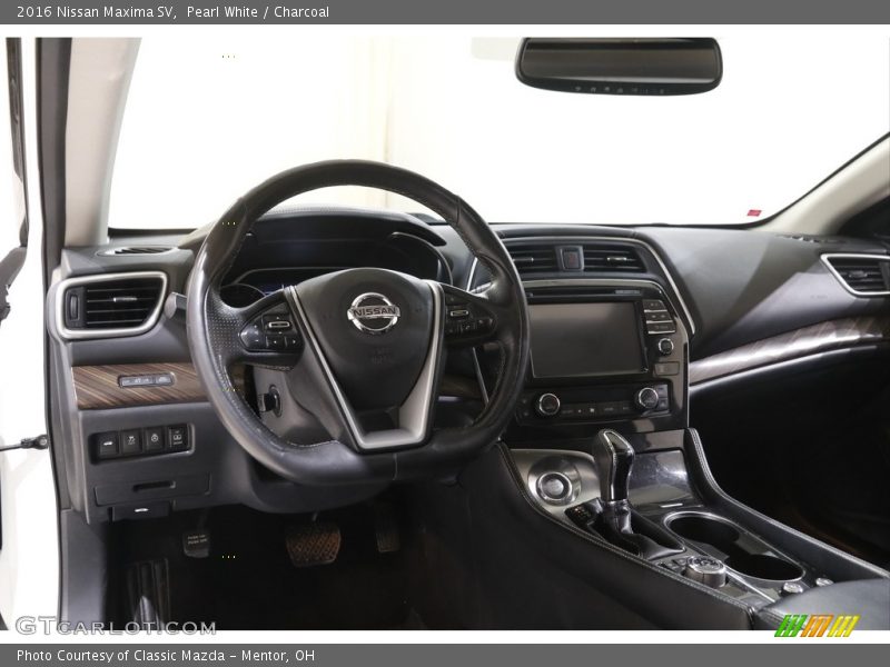 Pearl White / Charcoal 2016 Nissan Maxima SV