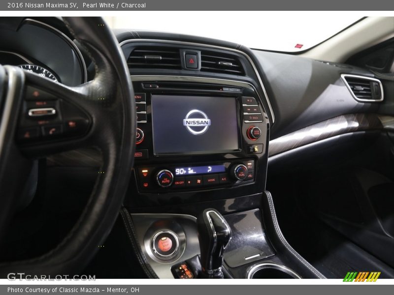 Pearl White / Charcoal 2016 Nissan Maxima SV