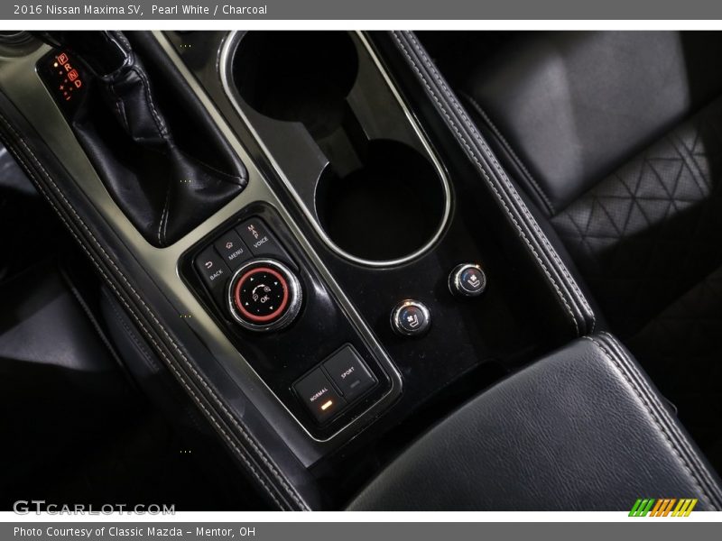 Pearl White / Charcoal 2016 Nissan Maxima SV