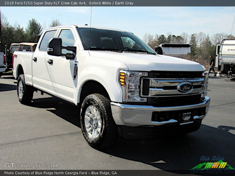 Oxford White / Earth Gray 2018 Ford F250 Super Duty XLT Crew Cab 4x4