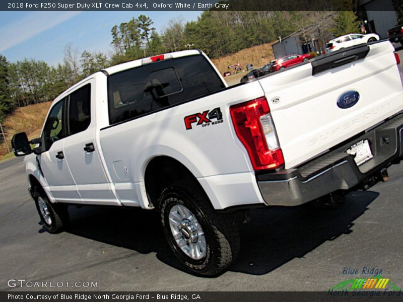 Oxford White / Earth Gray 2018 Ford F250 Super Duty XLT Crew Cab 4x4