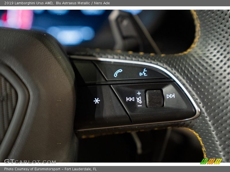 2019 Urus AWD Steering Wheel