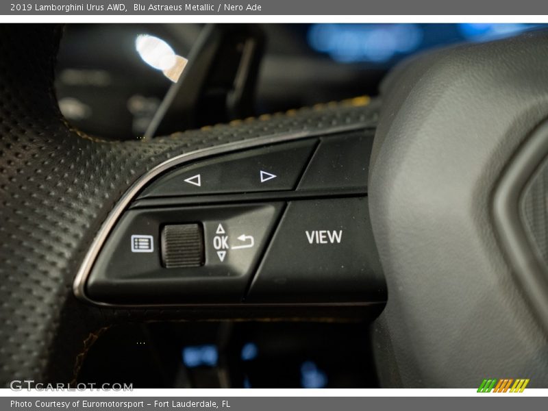  2019 Urus AWD Steering Wheel
