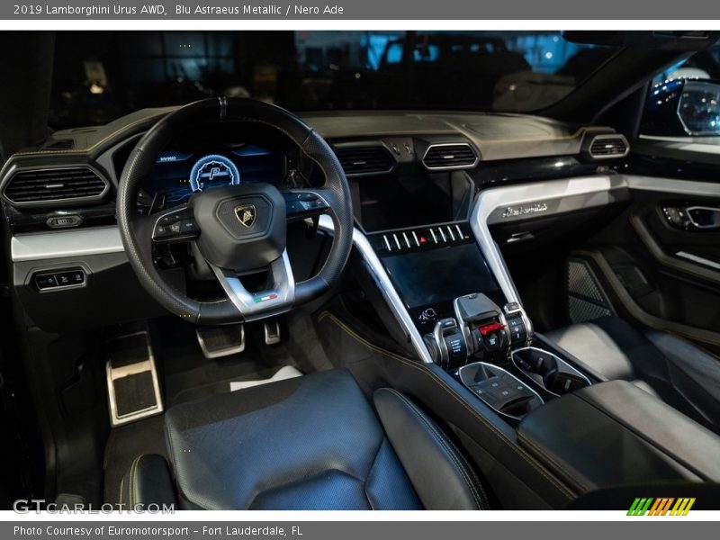  2019 Urus AWD Nero Ade Interior