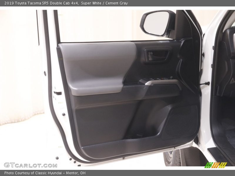 Super White / Cement Gray 2019 Toyota Tacoma SR5 Double Cab 4x4